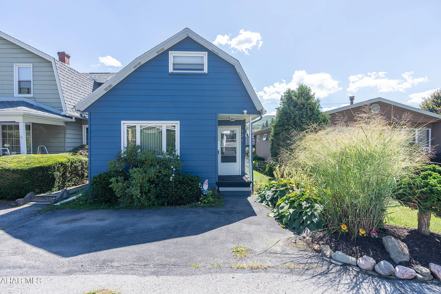425 E Logan Ave photo 1