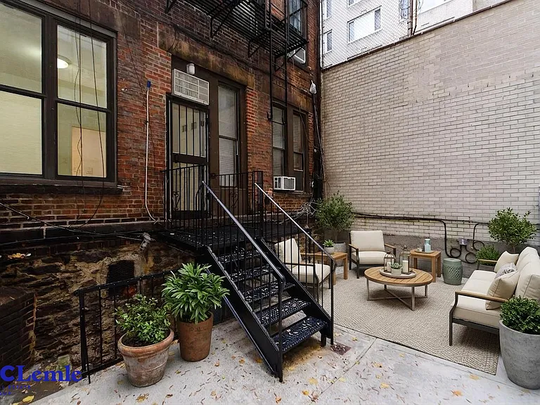 305 E 78th St #1D — Photo 2