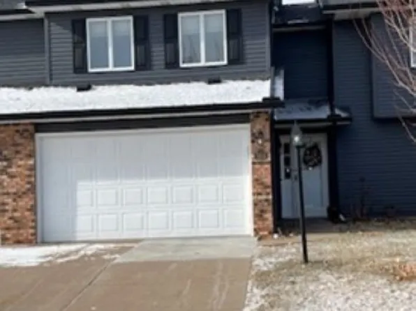 5954 Crow Valley Park Dr, Davenport, IA 52807