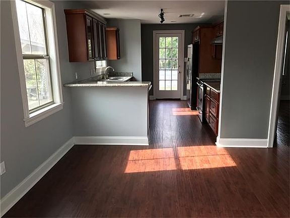 4th image of 5742 Cameron Blvd