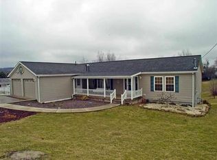 28 Lynn St, Chester, WV 26034