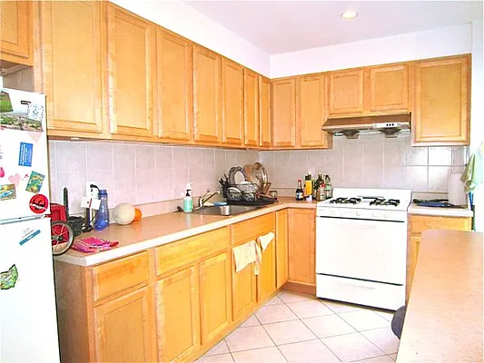 Rented by City Connections Realty | media 32