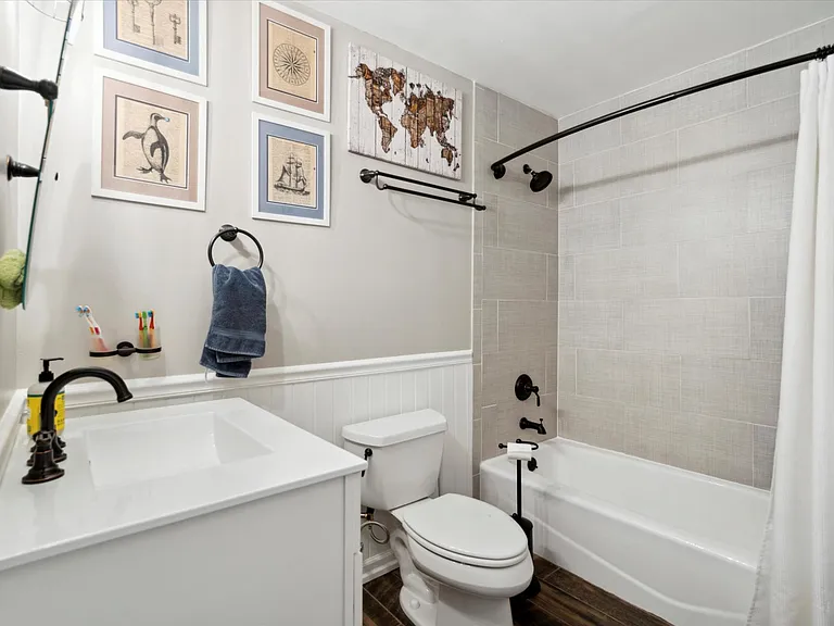 145 Roosevelt Ter — Photo 21