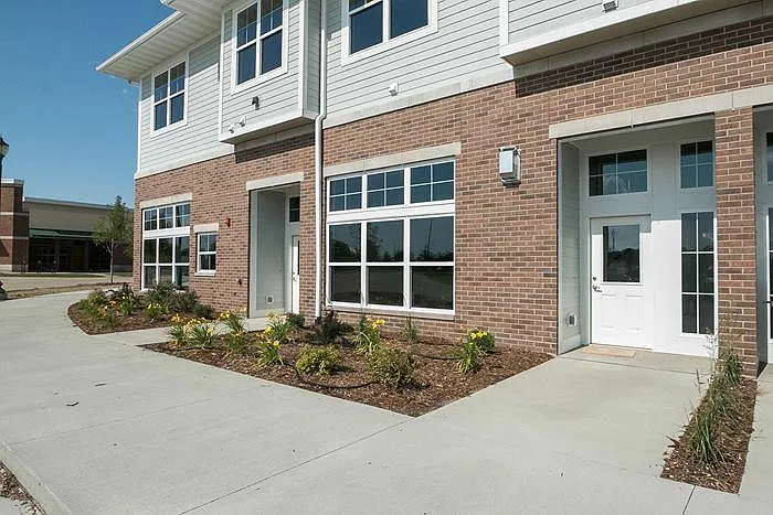 508 Eastbury Dr — Photo 2