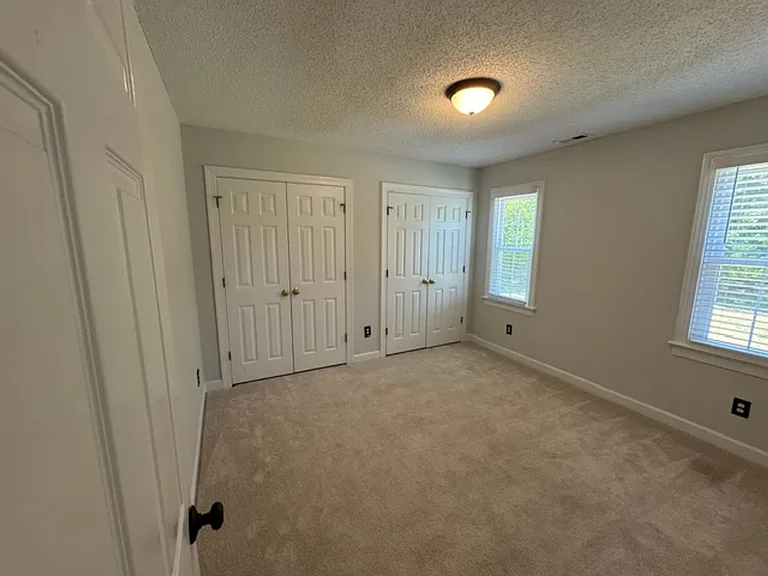 113 Ashton Ln — Photo 17