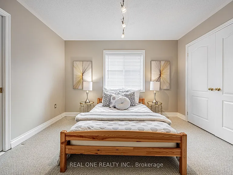 51 Hanson Cres — Photo 28