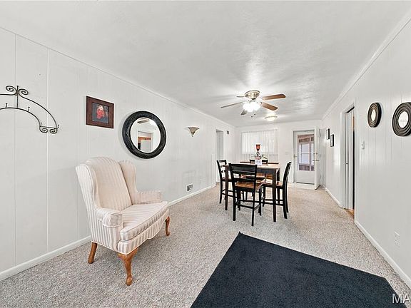 5th image of 102 W Center St