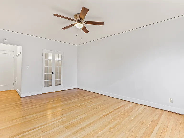 2128 SE Hawthorne Blvd - Caldwell Apartments — Photo 20