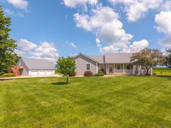9850 N 300 East Rd, Gridley, IL 61744