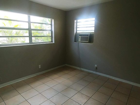 2nd image of 733 NE 7th Ave APT 4