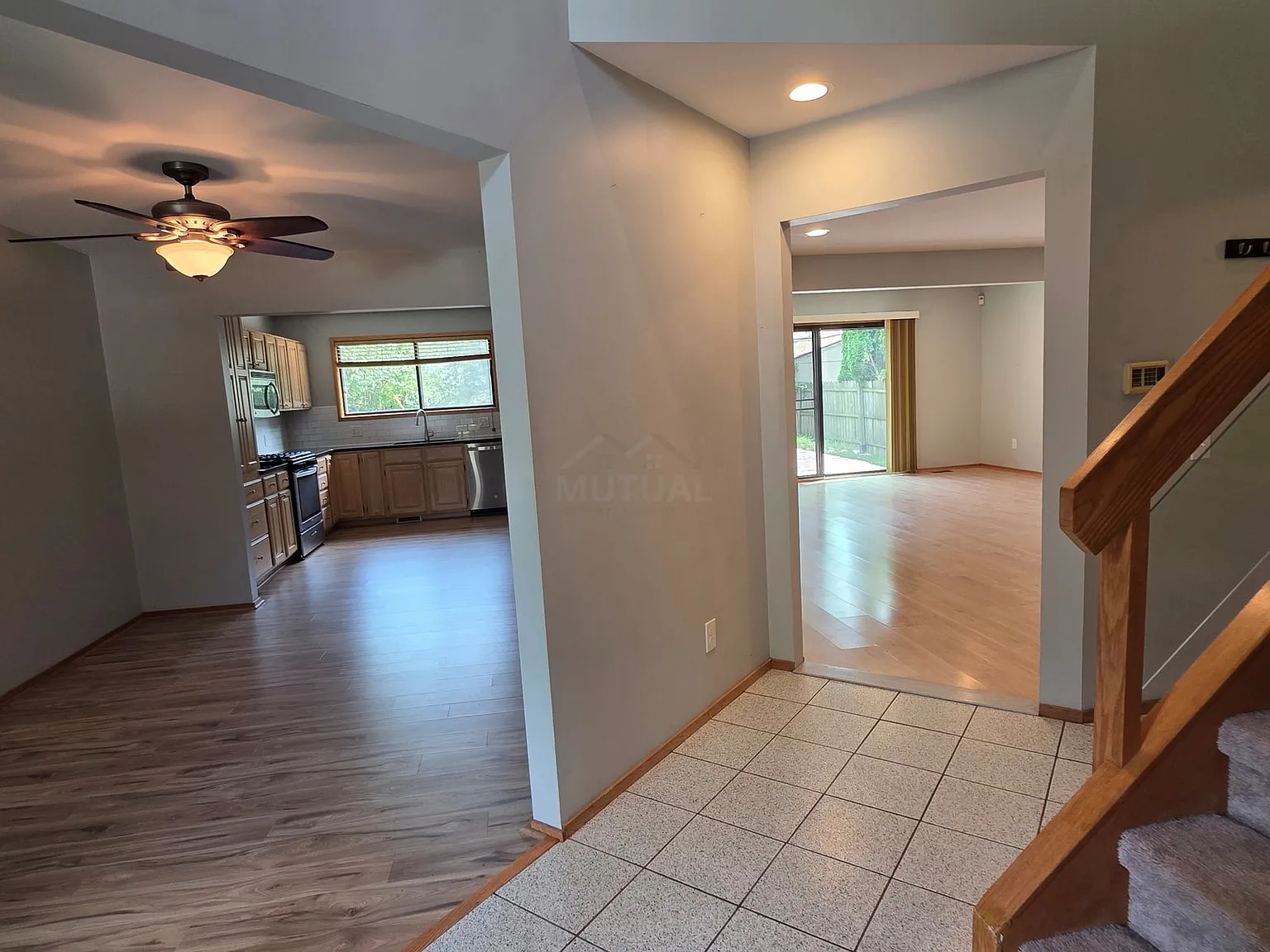 3 bed, 2.5 bath, 1854 sqft, $2,400 — Photo 4
