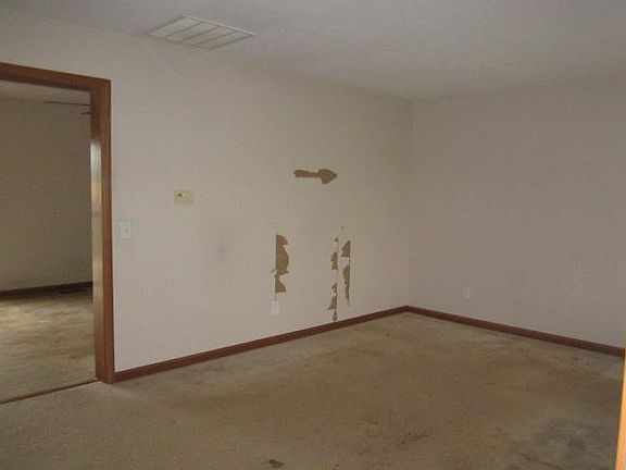 3rd image of 38 Hickory Ln E