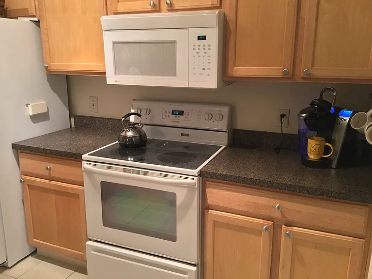 1123 Joyce Ln — Photo 10