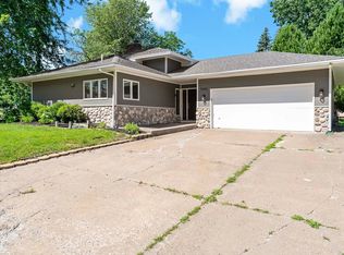 5105 Balsam Ln N, Plymouth, MN 55442