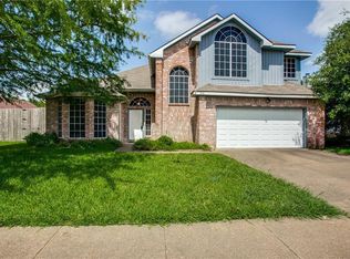 904 Busby Dr, Cedar Hill, TX 75104