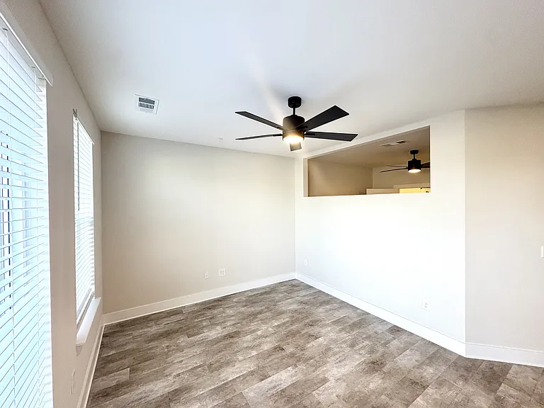 District at Riverside Apartments — Photo 81