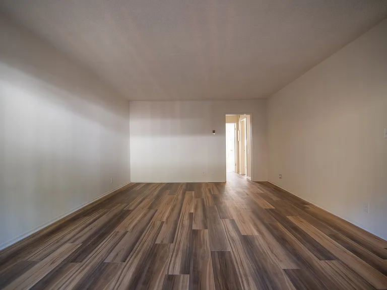 Vine Street Apartments — Photo 6