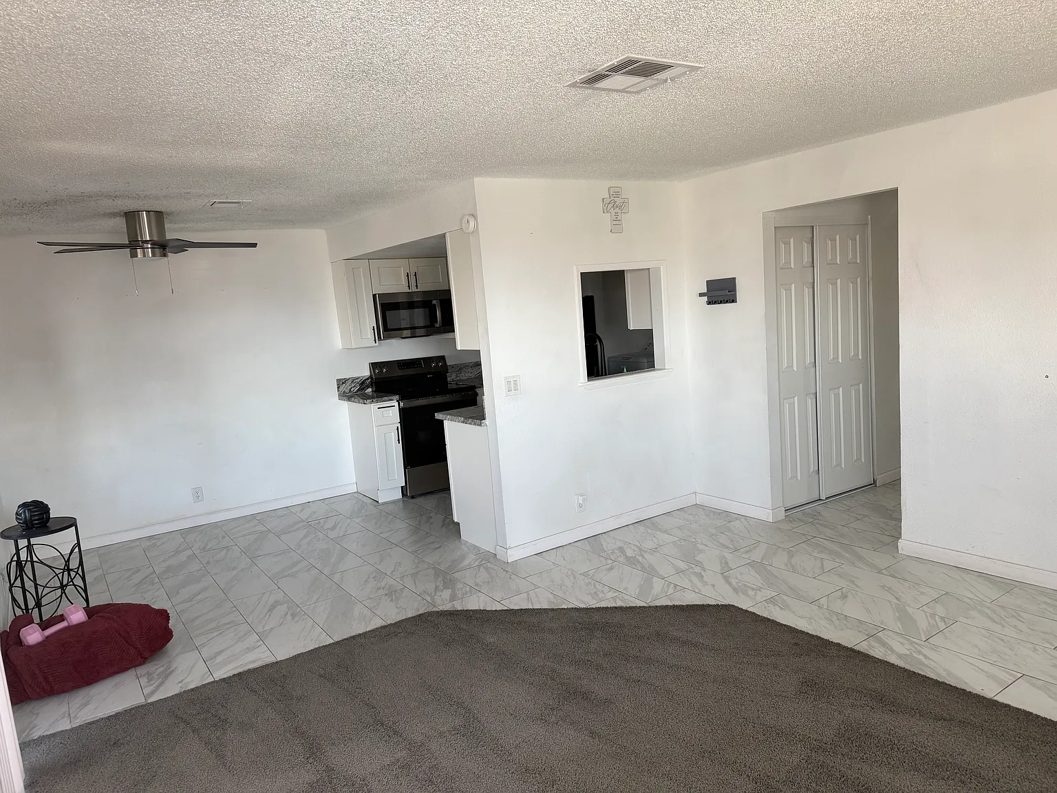 3 bed, 1073 sqft, $1,600 — Photo 3