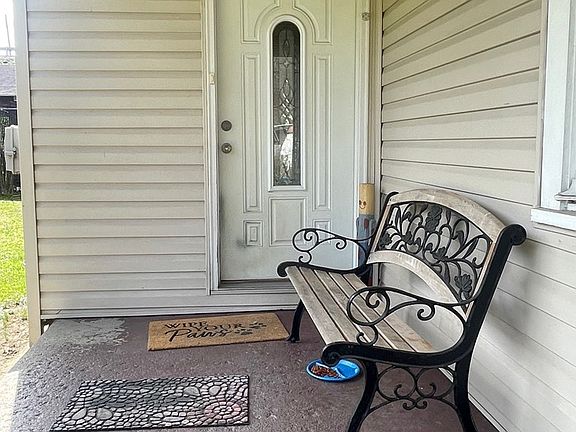 3rd image of 105 River Rd