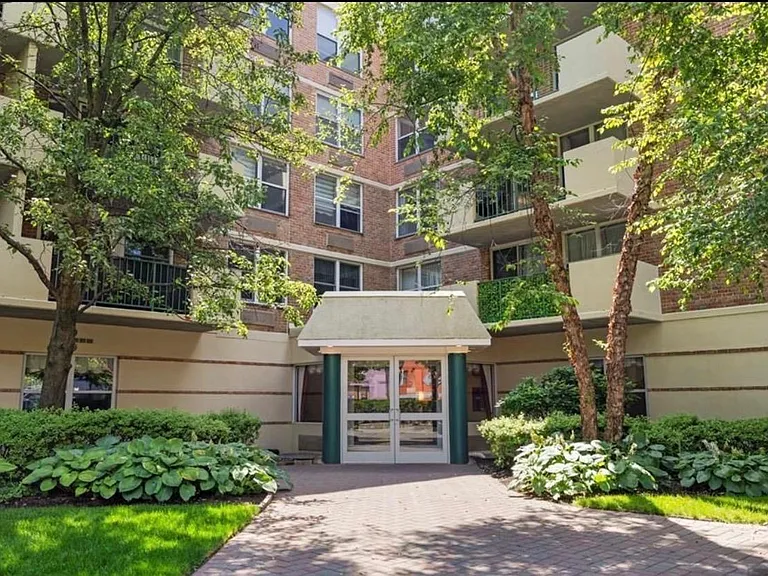 200 Grand Cove Way #2D — Photo 1