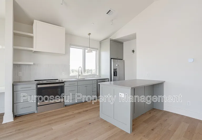 934 Hangar Dr #9 — Photo 10