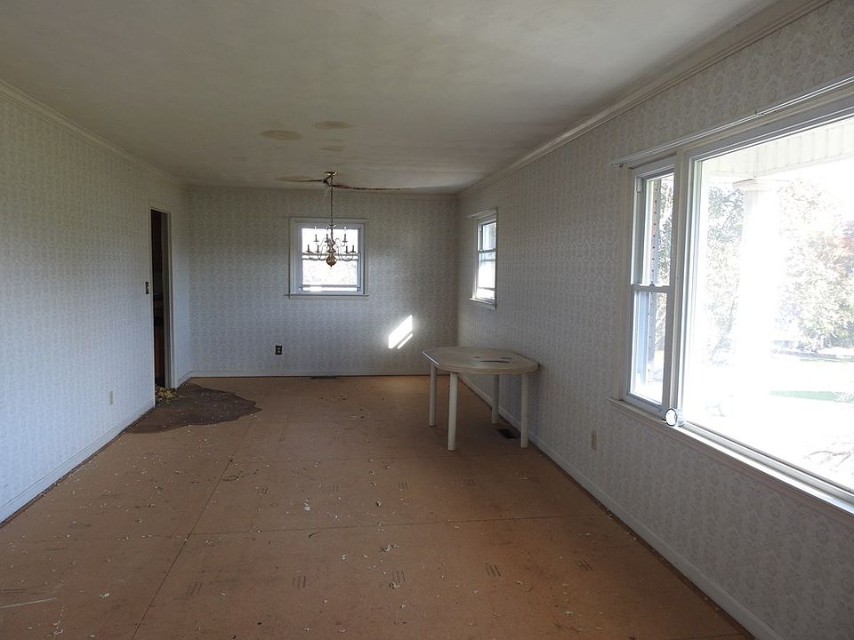 2nd image of 1639 Chrissie Ln