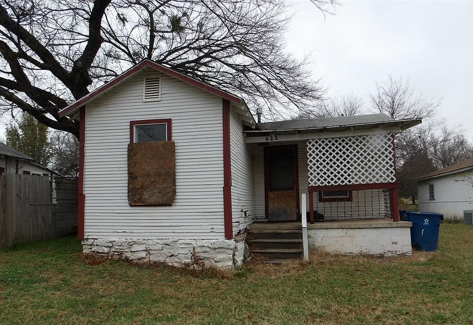 1st image of 622 E 12th St