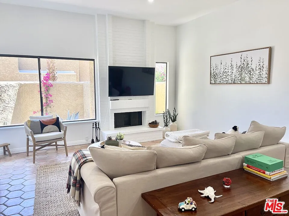 2 bed, 2.0 bath, 1426 sqft, $2,995 — Photo 4