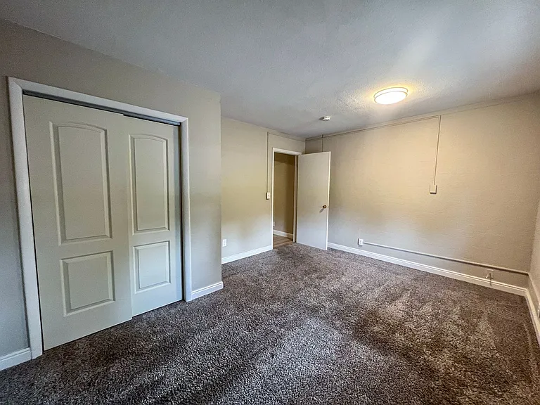 905 1/2 16th St #1 — Photo 3