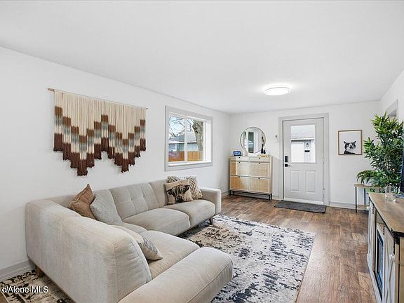 4th image of 1204 E Foster Ave