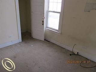 3rd image of 4916 Woodward St