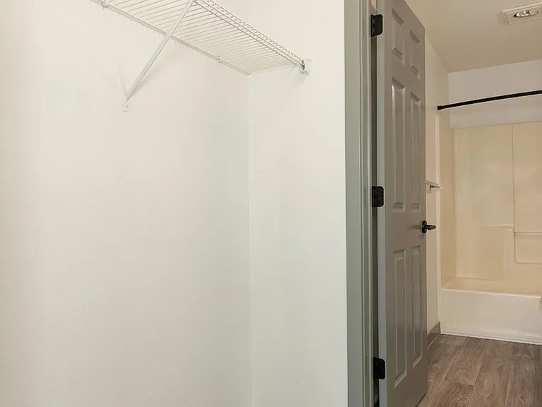 Seattle View Apartments — Photo 11