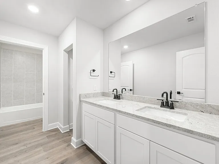 1005 Holly Dr — Photo 12