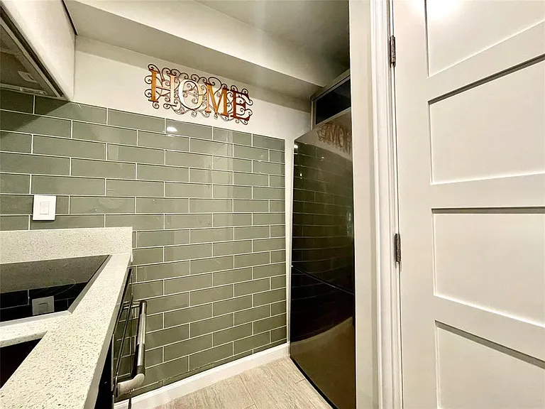 3110 Red River St #D-107 — Photo 13