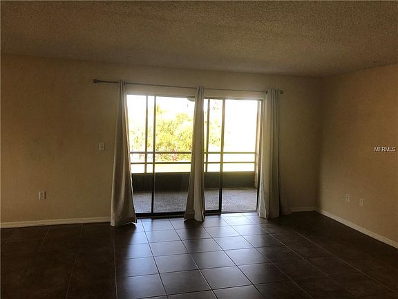 3rd image of 2479 Twin Dr