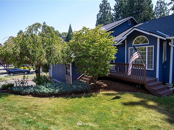 2nd image of 11622 Meridian Pl NE