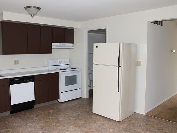 3rd image of 8271 Mount Carmel St
