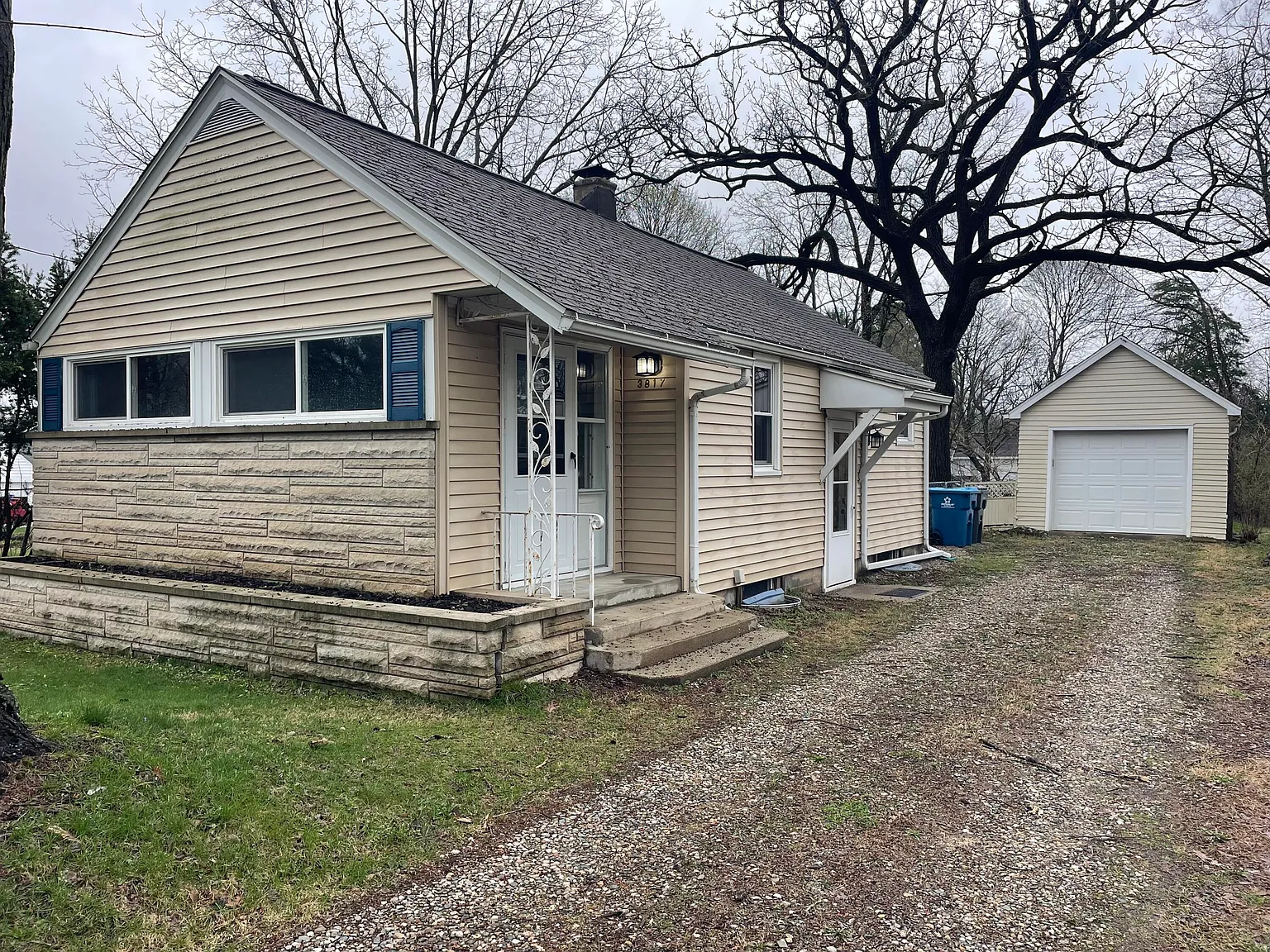 3817 S Rose St photo 1