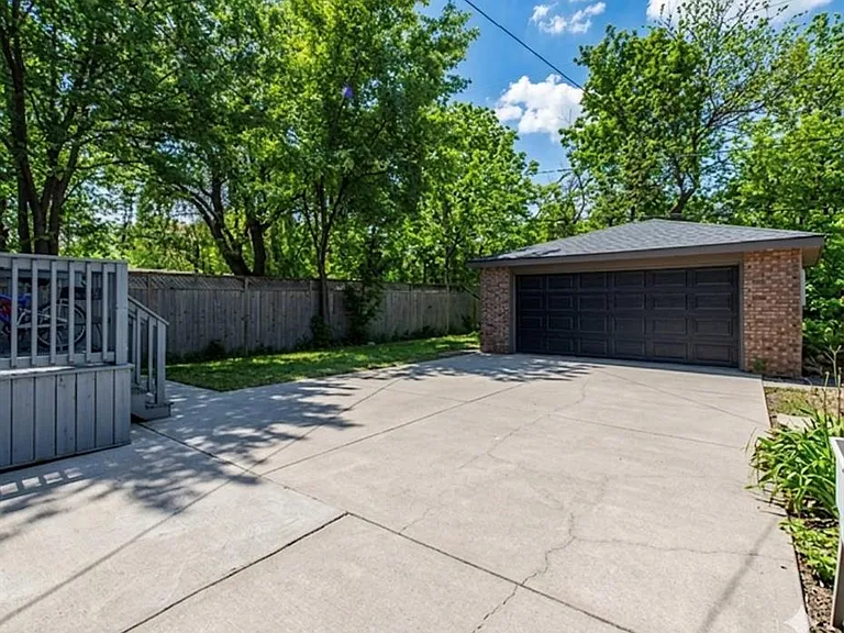 493 Wellington Ave #UPPER — Photo 24