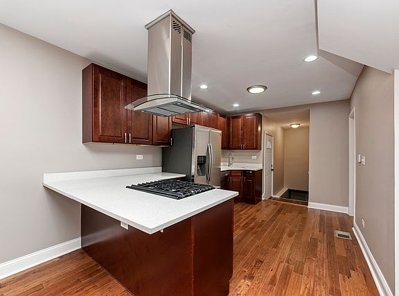 3rd image of 739 N Lorel Ave