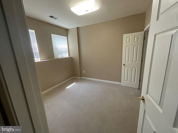 5th image of 14800 Edman Cir