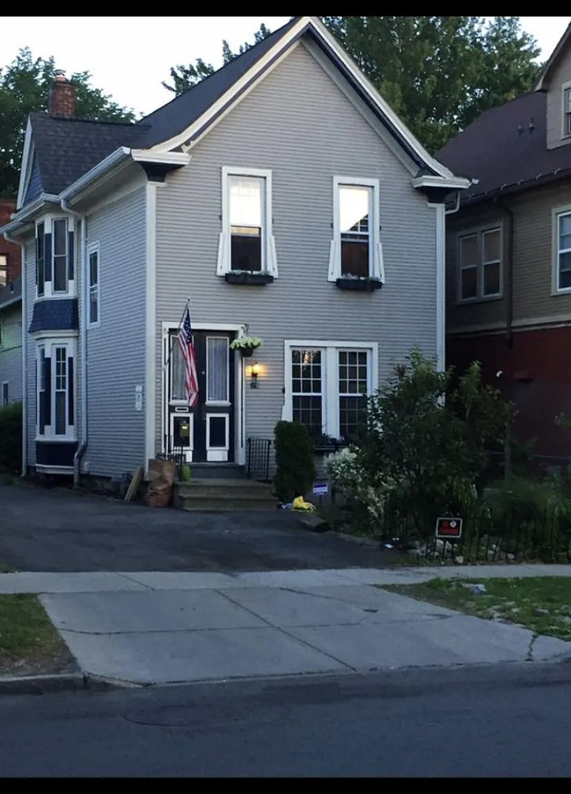 1 bed, 700 sqft, $1,250 — Photo 1
