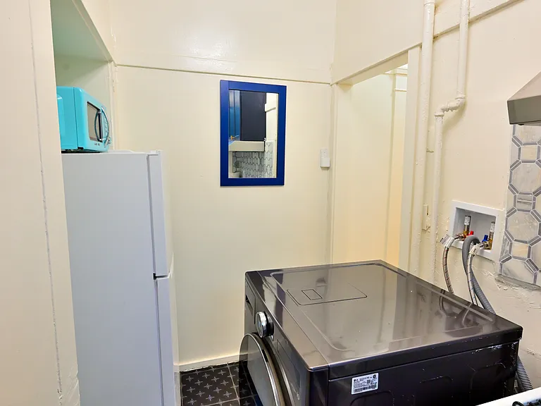 fully upgraded kitchen+ all-in-one laundry machine