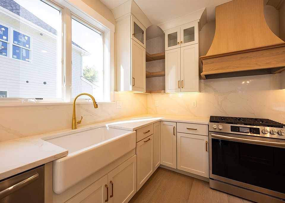 1st image of 26 Thomas Mann Cir #37