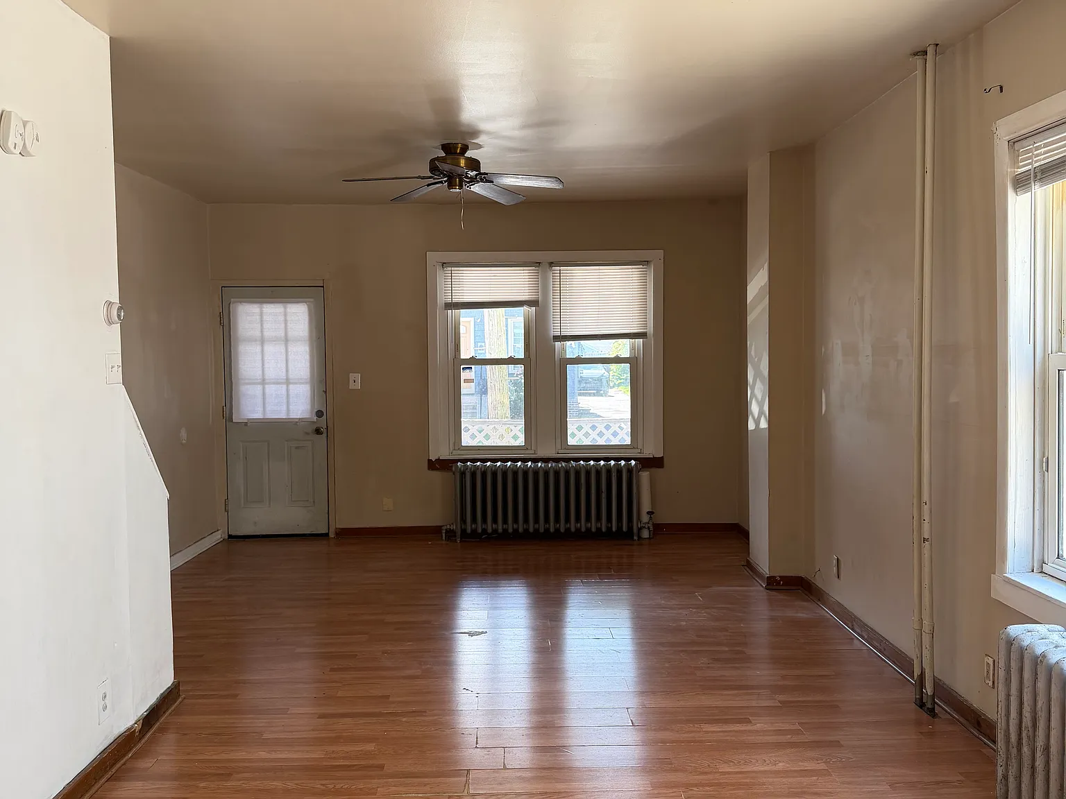 3 bed, 1140 sqft, $1,600 — Photo 2