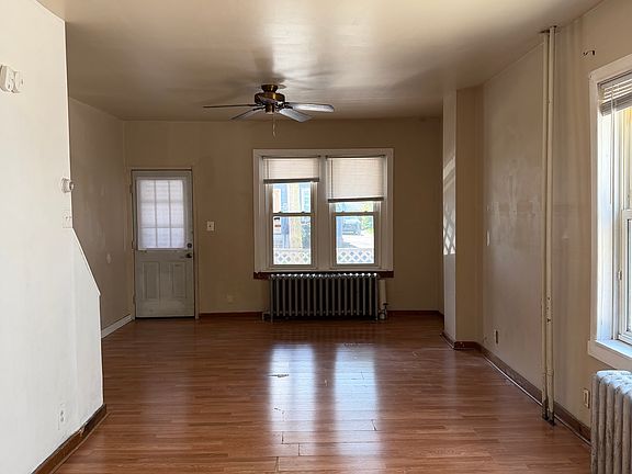 2nd image of 1121 Woodside Ave