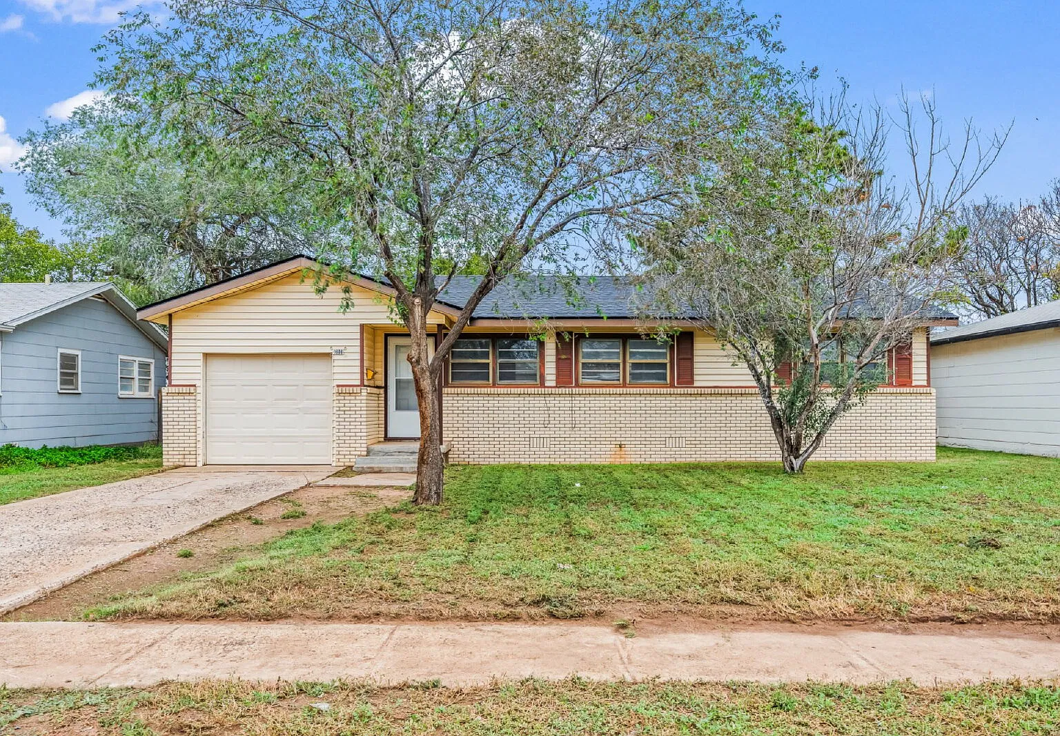 3 bed, 1.0 bath, 1131 sqft, $1,195 — Photo 1