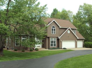 1255 Hideaway Ln, Hillsdale, MI 49242