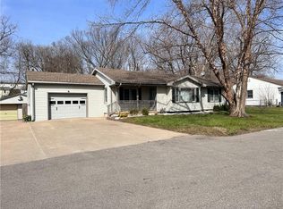 1710 Sun Valley Rd, Saint Joseph, MO 64507