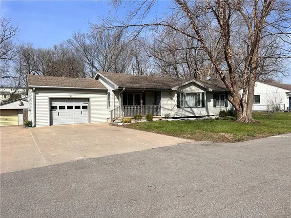 1710 Sun Valley Rd, Saint Joseph, MO 64507